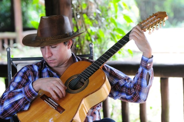 Neymar Dias pode ser ouvido nos CDS "Capim" e "Intervalo"