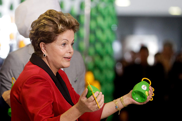 Dilma gostou da Caxirola; quem sabe ela não toque na abertura da Copa?