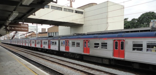 trem metropolitano