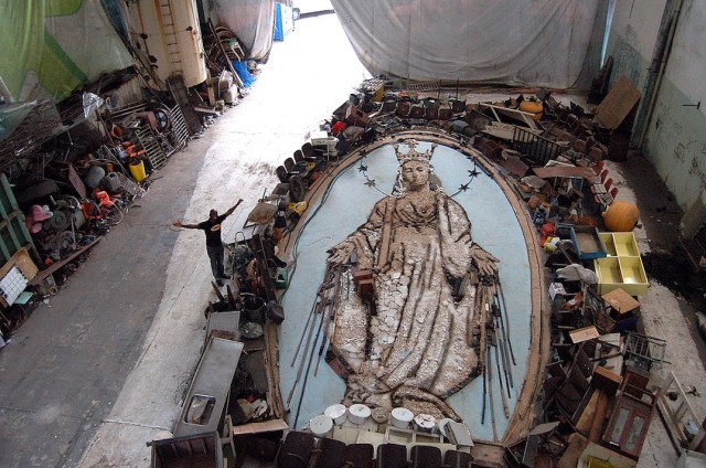 Nossa Senhora das Graças em imagem criada por Vick Muniz