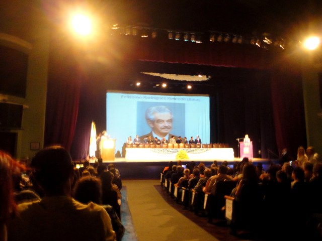 Bino no telão, durante homenagem.