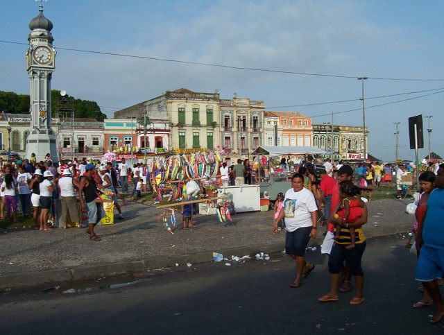Outras praças, outra gente, somando momentos