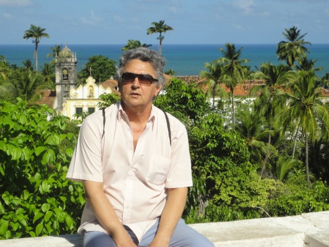 Um momento em Olinda, Pernambuco, exercitando o sonho de viver sem amarras e  em harmonia com a natureza.