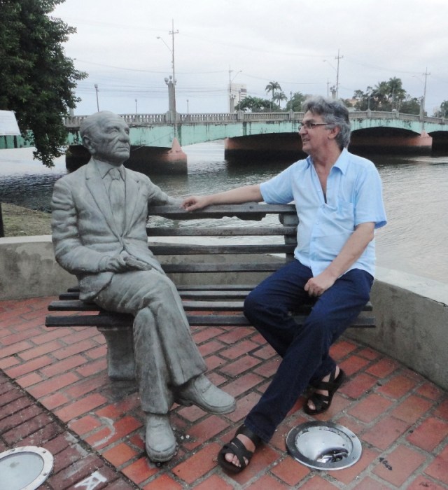 Brinquei de ser amigo de João Cabral...