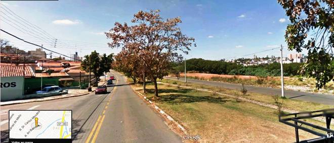 Bendita internet. A rua, a esquina e o espaço onde estavam as linhas.